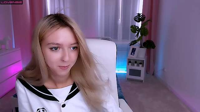 RinaStreams naked stripping on cam for live sex video chat