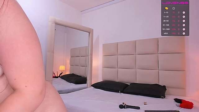 roxie_gates_ naked stripping on cam for live sex video chat