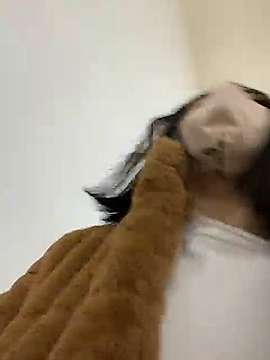 samylefoox naked stripping on cam for live sex video chat