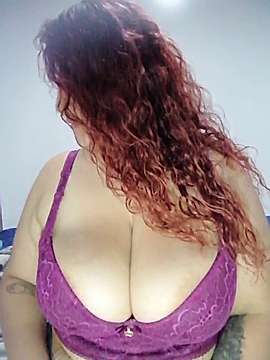 SaritaSummerX naked stripping on cam for live sex video chat