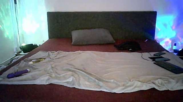 schatzberlin@xh naked stripping on cam for live sex video chat