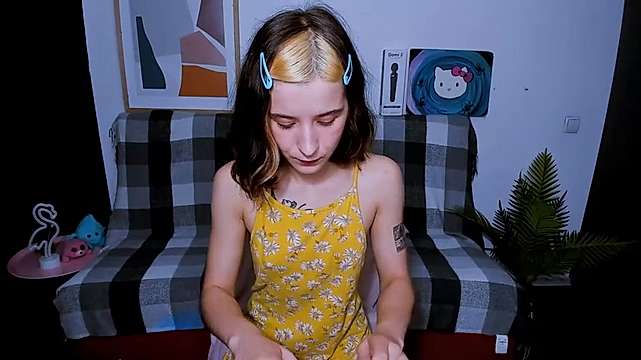 Sunny_GirlX naked stripping on cam for live sex video chat
