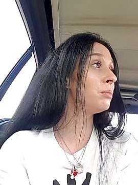 SweetyyTia naked stripping on cam for live sex video chat