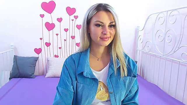 UrSweetLexly naked stripping on cam for live sex video chat