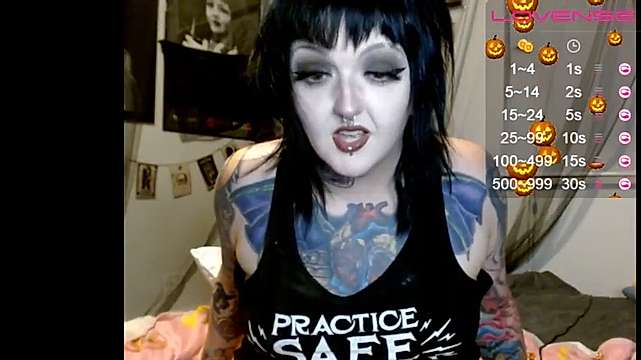 VelvetVoss naked stripping on cam for live sex video chat