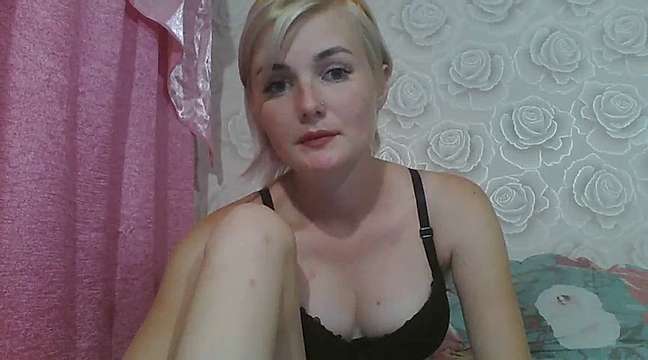 Veronica__18 naked stripping on cam for live sex video chat