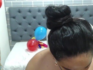 Vicky-Cameron nude on cam – live sex chat