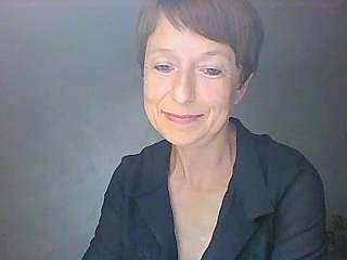 VictiryLove naked stripping on cam for live sex video chat