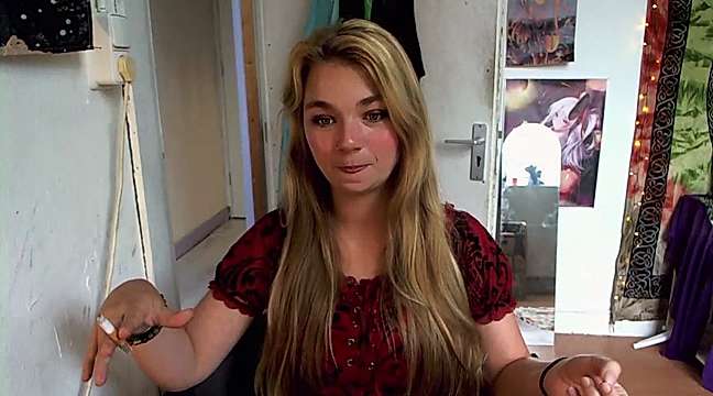 VictoriaSecretss naked stripping on cam for live sex video chat