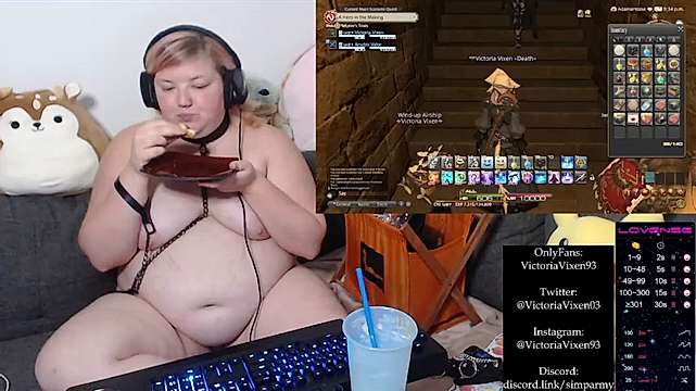 VictoriaVixen93 naked stripping on cam for live sex video chat