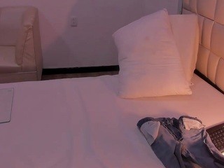 Violet-braun nude on cam – live sex chat