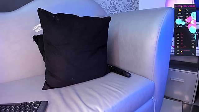 Vivi_prinncess naked stripping on cam for live sex video chat