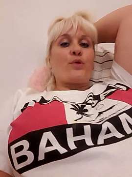 WhiteQueen naked stripping on cam for live sex video chat