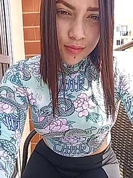 XHannaxX naked stripping on cam for live sex video chat
