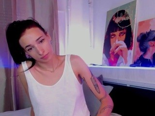 Yummy-yung nude on cam – live sex chat