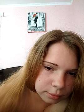 Zulia_Kiska naked stripping on cam for live sex video chat