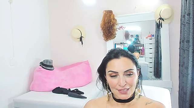 zullyxhot naked stripping on cam for live sex video chat