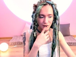 Absinthe-sweet nude on cam – live sex chat