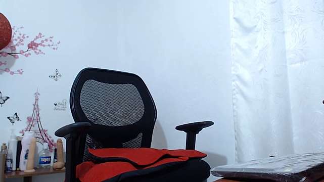 Alicia_100 naked stripping on cam for live sex video chat