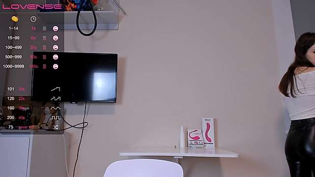Aliss_Di naked stripping on cam for live sex video chat