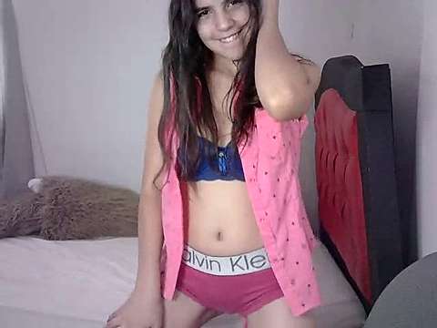 amanda_bombom naked stripping on cam for live sex video chat