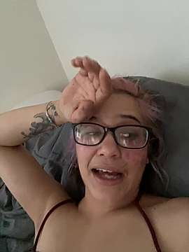 AmyJhoe naked stripping on cam for live sex video chat