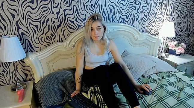 Anabel_Lorenz naked stripping on cam for live sex video chat
