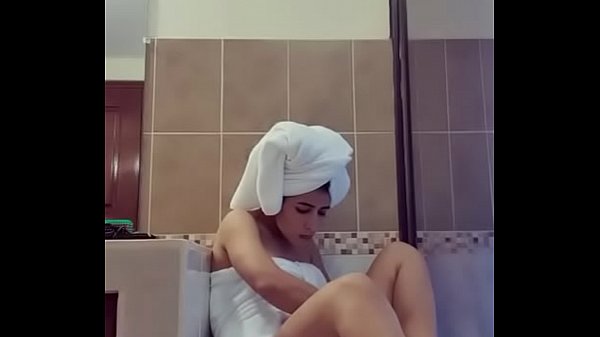 ANABELLA DEPILANDOSE LA PANOCHA