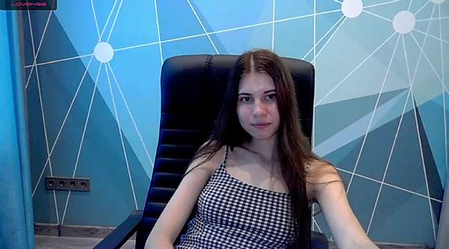 AnabelMoor naked stripping on cam for live sex video chat