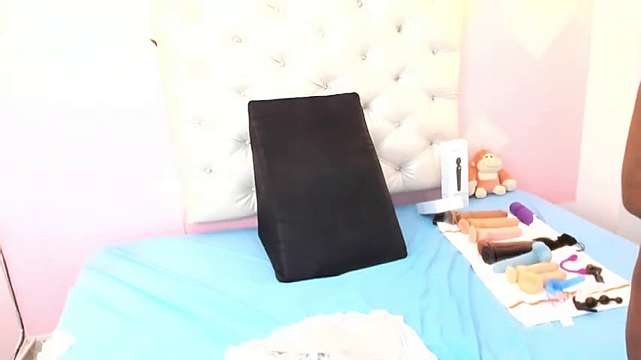 AnnyMyerss naked stripping on cam for live sex video chat