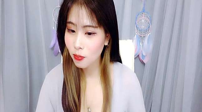 _Apple_Tree naked stripping on cam for live sex video chat