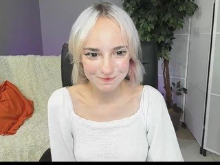 Aska-Laundley nude on cam – live sex chat