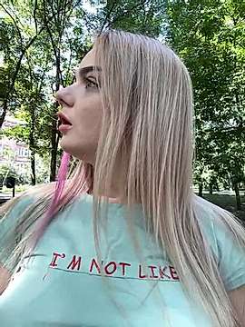 Bazuka_W naked stripping on cam for live sex video chat
