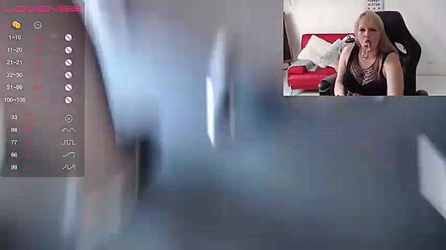caro_kitten1 naked stripping on cam for live sex video chat