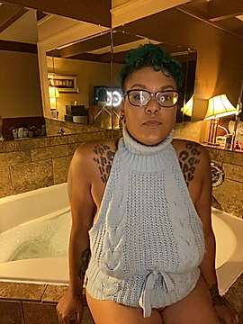 creamfilleddessert naked stripping on cam for live sex video chat
