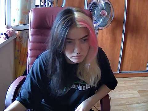 Cutie_Izabella naked stripping on cam for live sex video chat