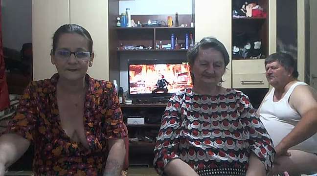 delicateMilfx naked stripping on cam for live sex video chat