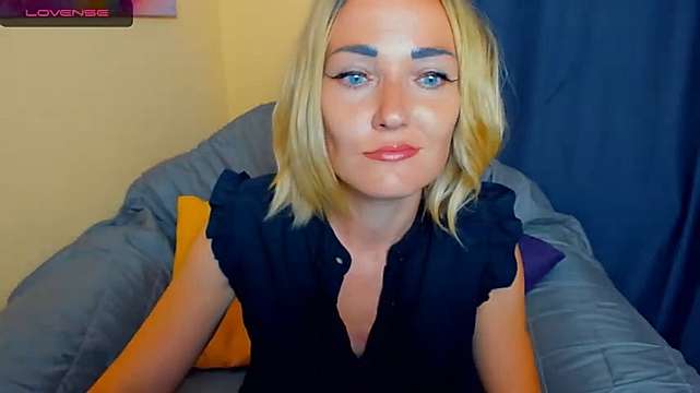 Dream_X naked stripping on cam for live sex video chat