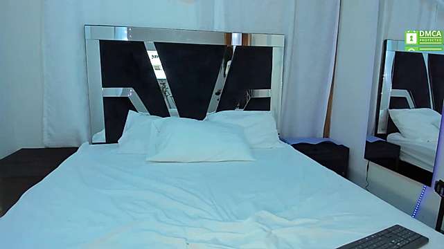 Effy_Lee_ naked stripping on cam for live sex video chat