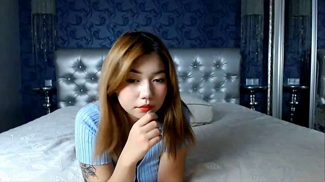 ellie_loo naked stripping on cam for live sex video chat