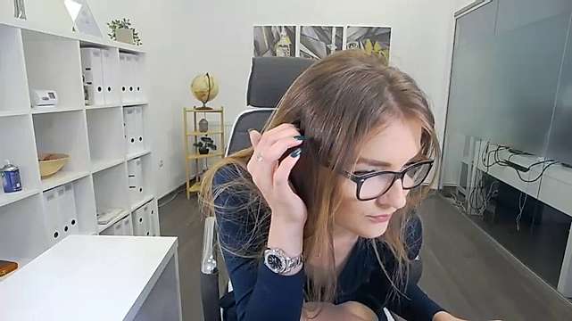 EllyElectra naked stripping on cam for live sex video chat