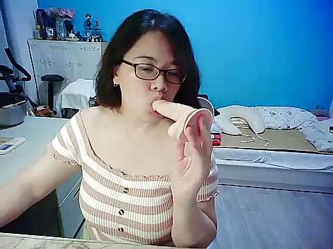 Elsa530 naked stripping on cam for live sex video chat