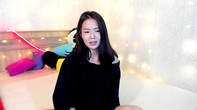 Emilia_xvii naked stripping on cam for live sex video chat