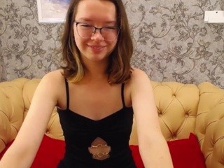 EmilyLissy nude on cam – live sex chat