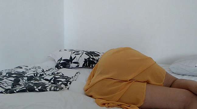 EvaDayana naked stripping on cam for live sex video chat