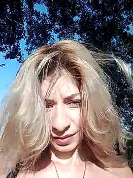 Ewelinatugatita naked stripping on cam for live sex video chat