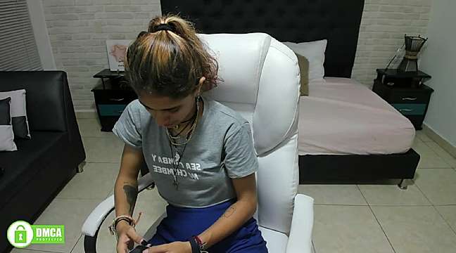 gabiii_rouse naked stripping on cam for live sex video chat