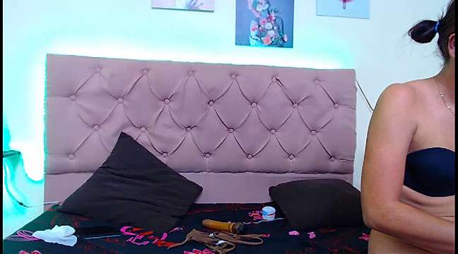 GoodLatinShow naked stripping on cam for live sex video chat