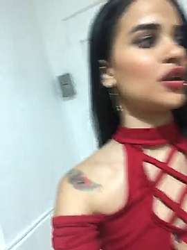 Greisy_R naked stripping on cam for live sex video chat