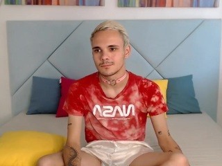 HenryyGrayy nude on cam – live sex chat